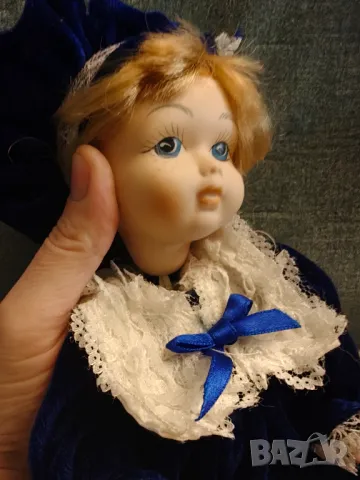 Колекционерска порцеланова кукла ръчна изработка , снимка 2 - Колекции - 48241082