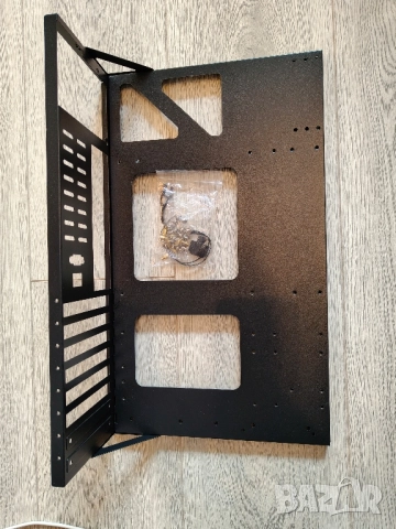 отворена кутия за компютър 