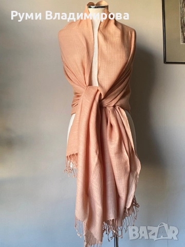 Голям, бледо розов шал от 100 % пашмина, 2 метра, снимка 3 - Шалове - 49789294
