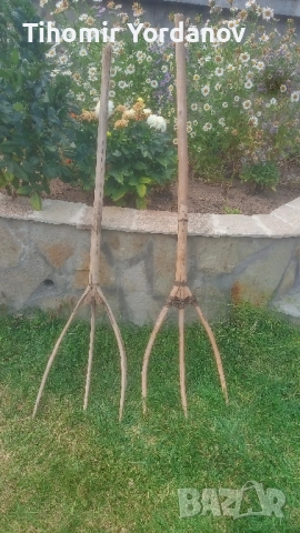 Дървени вили за сено.