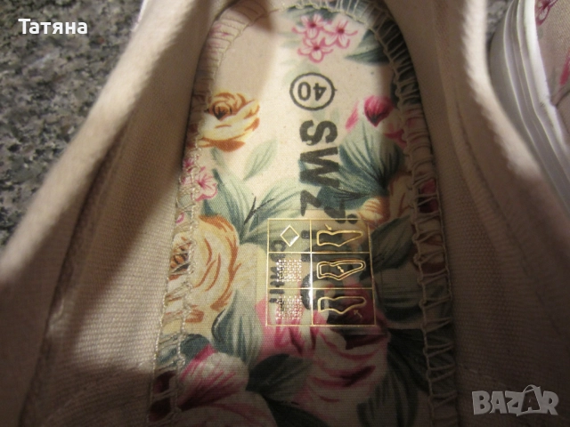 Обувки на цветя  и кецове, снимка 10 - Дамски ежедневни обувки - 30189992