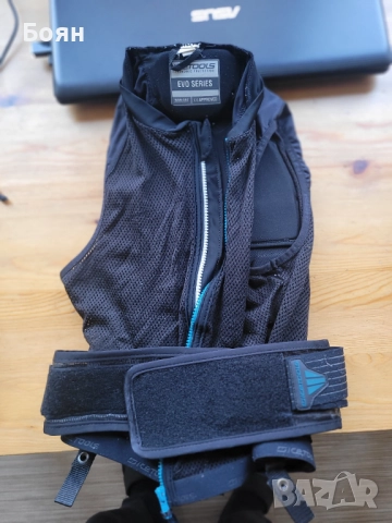 Продавам сноуборд/ски детски протектор за гръб