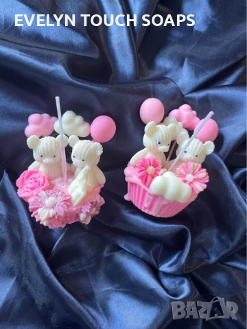 Свещ „Мечета с балони“ – в розова капкейк основа, снимка 4 - Декорация за дома - 51782795