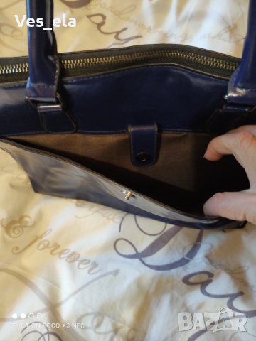 чанта в тъмно син лак, среден размер, снимка 2 - Чанти - 44012773