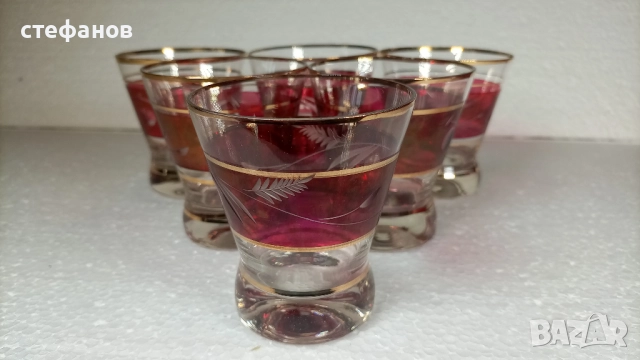 Много красив комплект чаши, калиево стъкло, червени, златни кантове, ръчна гравюра, 6 бр, снимка 7 - Чаши - 52197446