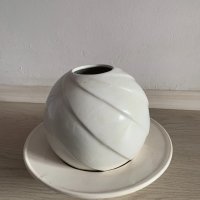 Порцеланова ваза с поставка, снимка 1 - Вази - 39873421