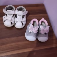 Бебешки момичешки обувки и сандали, снимка 1 - Бебешки обувки - 40333571