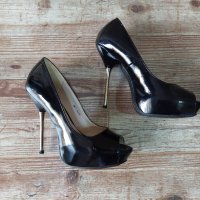 38/39 номер Лачени дамски обувки с метален ток, снимка 1 - Дамски елегантни обувки - 43947212