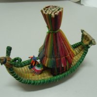 № 3515 стар азиатски  сувенир - гондола / лодка  - плетени дървени клечки   - размери 16  / 13 / 7,5, снимка 1 - Други ценни предмети - 27109209