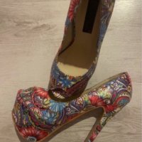 Дамски обувки модел Moschino на цветя , снимка 2 - Дамски ежедневни обувки - 36815735