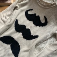 Пуловер с шипове, снимка 2 - Блузи с дълъг ръкав и пуловери - 34851629