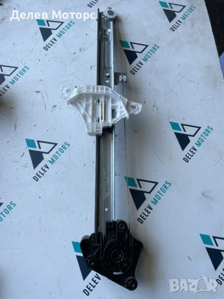 82403Q0010 стъклоповдигач за предна дясна врата от Hyundai I20 1. 0T, 101 ph, automatic, снимка 1