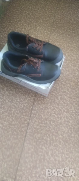 Работни обувки с метално бомбе , снимка 1