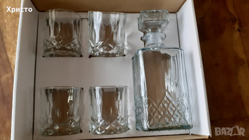 луксозен комплект за уиски и напитки 4 чаши и гарафа стъкло, снимка 1