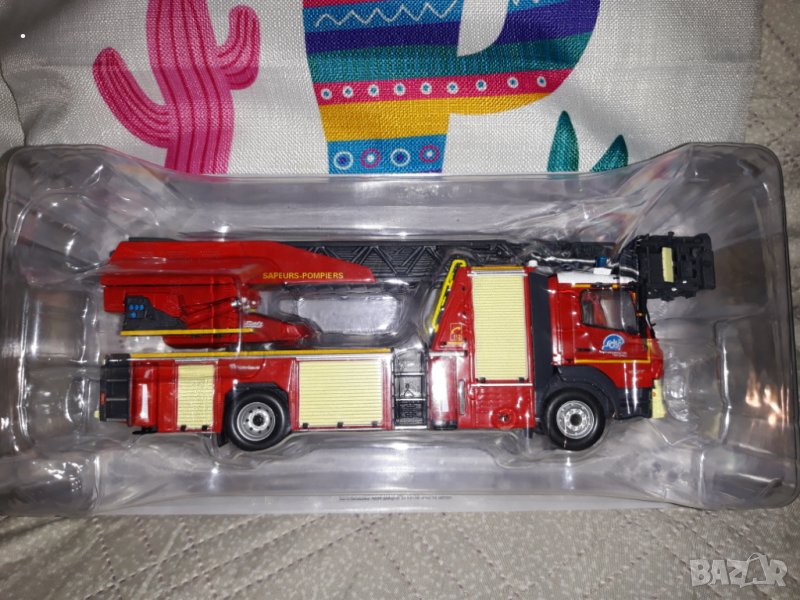 Mercedes Benz Пожарна  във  1.43  мащаб. , снимка 1