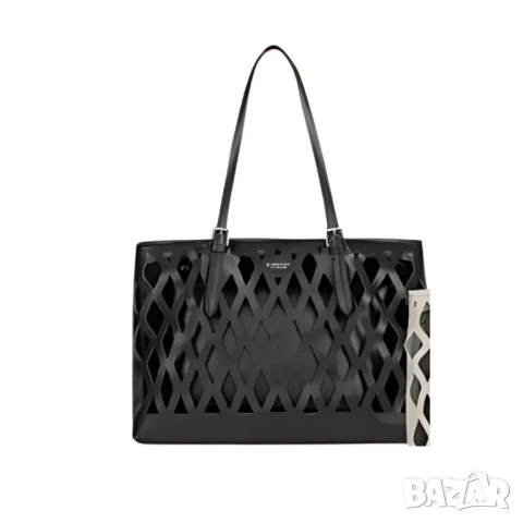 Дамска чанта с вътрешен несесер и решетъчен дизайн