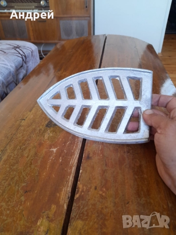 Стара поставка за ютия #9, снимка 4 - Други ценни предмети - 52064869