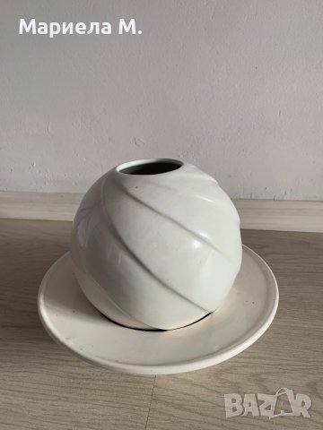 Порцеланова ваза с поставка, снимка 1 - Вази - 39873421