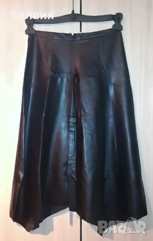 Дълга черна лъскава кожена пола "Zara" / "Зара" с асиметричен подгъв, размер М, снимка 2 - Поли - 53365691