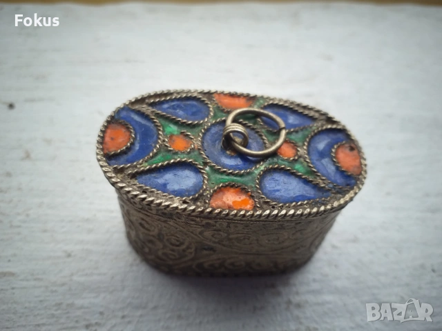 Стара кутийка с емайл кутия