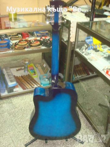Акустична китара с калъф, снимка 8 - Китари - 40482879