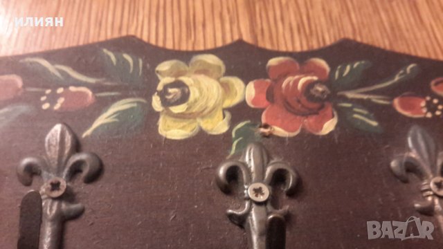 Малка закачалка изработка дърво и метал изрисувана ръчно , снимка 4 - Декорация за дома - 43341815