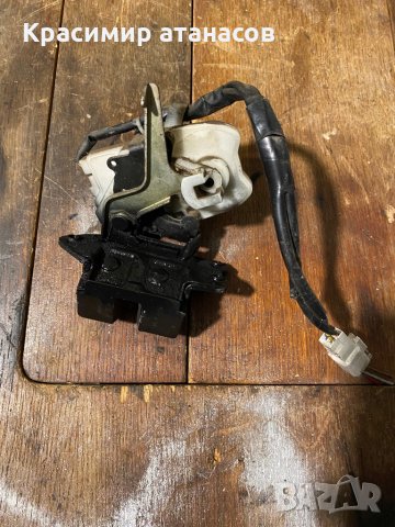 Брава заден капак за Тойота Авенсис версо.2001-2004, снимка 2 - Части - 35639076