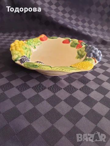 Италианска порцеланова фруктиера с релефни плодове