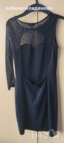 Рокля с гол гръб