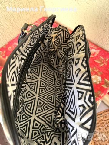 Дамска чанта на Versace , снимка 3 - Чанти - 52439000