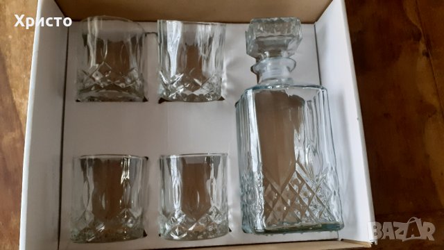 луксозен комплект за уиски и напитки 4 чаши и гарафа стъкло
