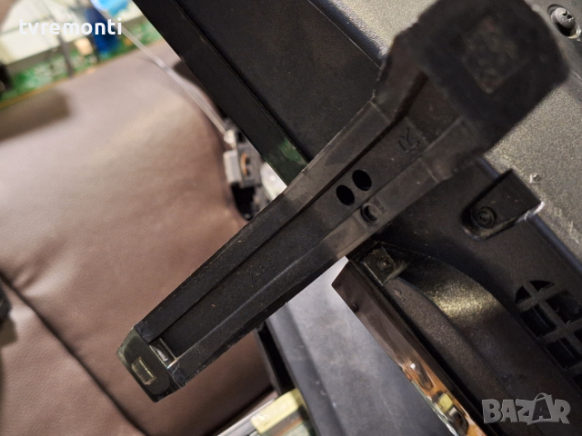 крачета за телевизор GRUNDIG модел 49 GUB 8762, снимка 8 - Стойки, 3D очила, аксесоари - 44857961