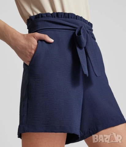 Къси панталони с висока талия 