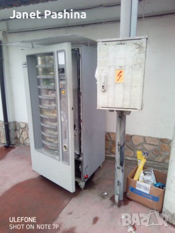 Продавам Вендинг автомат за хранителните стоки , снимка 4 - Вендинг машини - 40383738