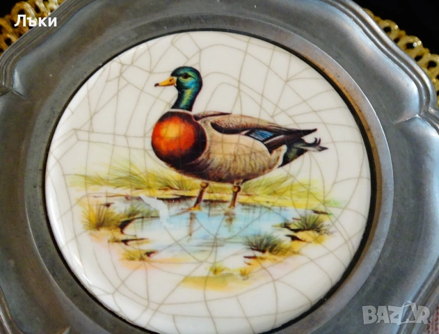 Калаена чиния с рисуван порцелан Патица. , снимка 2 - Антикварни и старинни предмети - 53404795