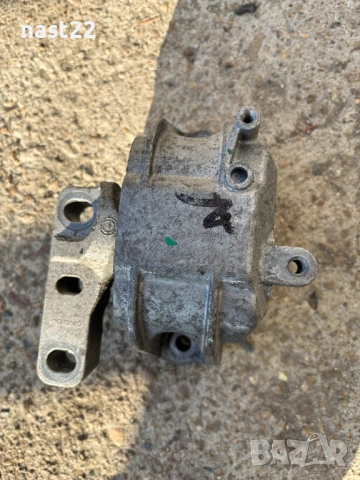 Преден десен тампон за двигател Фолскваген Голф 5/VW GOLF 5