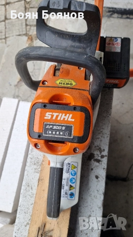 дърворезачка щил от Германия с две батерии, снимка 2 - Моторни триони/резачки - 52731053