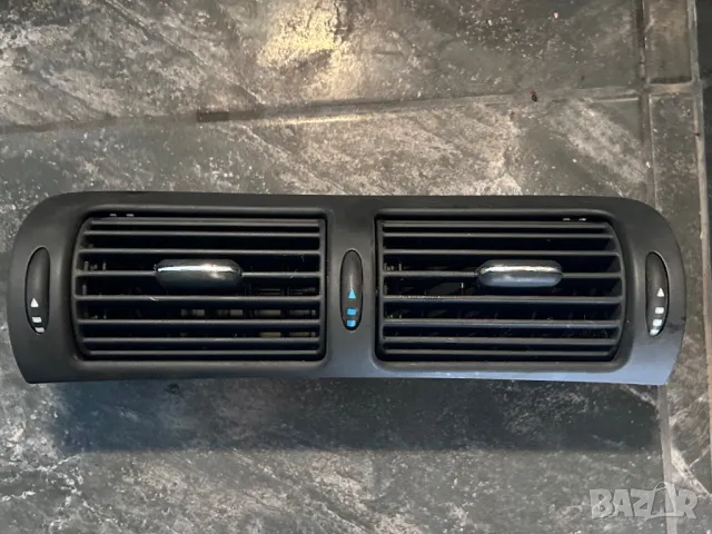 въздуховод мерцедес ц класа w203 2002 година средна духалка дюза парно, снимка 3 - Части - 48511228