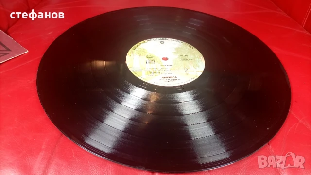 Дългосвиреща грамофонна плоча на AMERICA „HOLIDAY” 1974 г, Франция, снимка 7 - Грамофонни плочи - 50693638