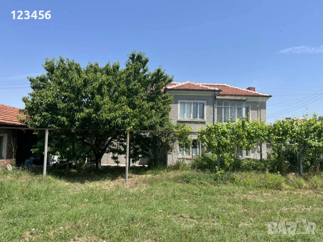 Къща с двор 2,2дка в с.Златовръх , снимка 2 - Къщи - 50954343