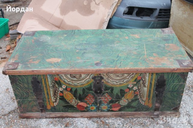 Стар сандък за чеиз датиран 1899 година 