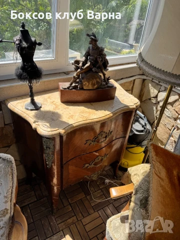 Античен комод с Месинг детайли, снимка 2 - Антикварни и старинни предмети - 51412026