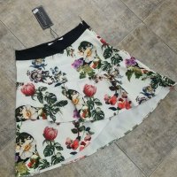 НОВА уникална бяла пола на цветя на намаление , снимка 1 - Поли - 37295437