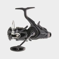 Бейтрънър макара Daiwa 19 BLACK WIDOW BR LT 2500, снимка 1 - Макари - 43761926