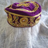 Ритуална кадифена шапка,тюбитейка със сърма, снимка 1 - Антикварни и старинни предмети - 43593693