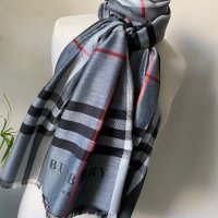 Шал Burberry в сиво каре, снимка 5 - Шалове - 43788567