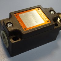индуктивен сензор EUCHNER DSF1X UPO24, DB18BNC-4000 mm, снимка 2 - Резервни части за машини - 37238600