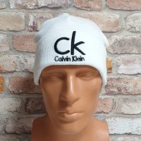 Нова зимна шапка в бял цвят на марката CK, Calvin Klein, снимка 6 - Шапки - 43280762