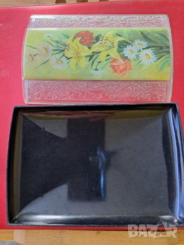 Старинна цветна кутийка с капаче, снимка 4 - Кутии за съхранение - 42948274