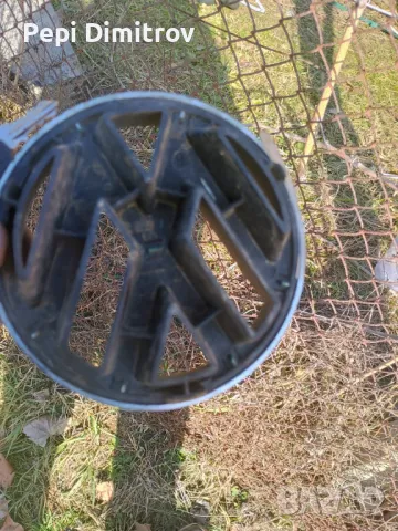 Емблема предна емблема решетка  Volkswagen Polo Hatchback IV  2001-2005, снимка 2 - Части - 48921028